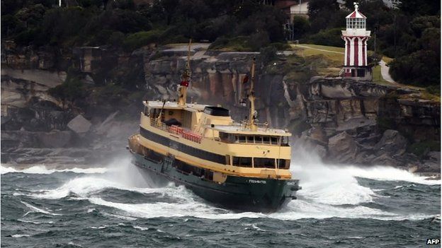 Manly Ferry on rough seas in Sydney (15 Oct 2014)