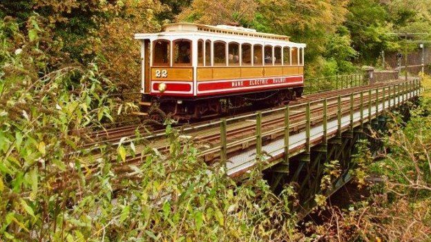 Investigation launched after IoM tram derailment - BBC News