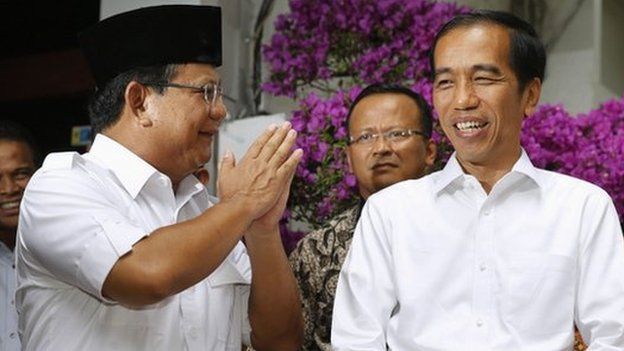 Indonesia's losing presidential candidate Prabowo Subianto (L) gestures as he stands beside Indonesia's President-elect Joko Widodo after a meeting in Jakarta, 17 October 2014.