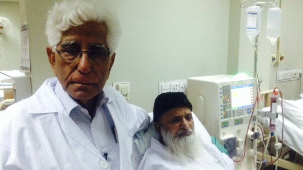 Abdul Sattar Edhi (right) receiving kidney dialysis, with Dr Adib Rizvi in Karachi's SIUT hospital