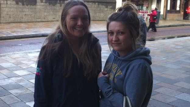 Clayr Caddell (left) voted Yes while her sister Emma Fraser (right) voted No