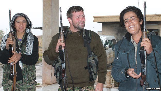 Jeremy Woodward (c) with Syrian Kurdish fighters