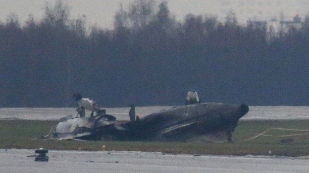 Wreckage of the Dassault Falcon plane at Vnukovo airport (22 Oct)