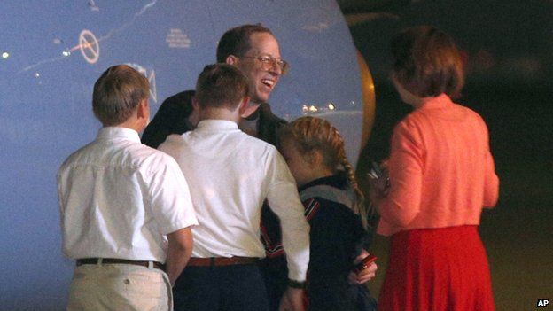 Jeffrey Fowle is greeted by family members upon his arrival at Wright-Patterson Air Force Base in Ohio on 22 October 2014
