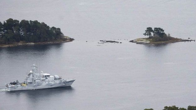 Swedish ship hunts for submarine (19 Oct)