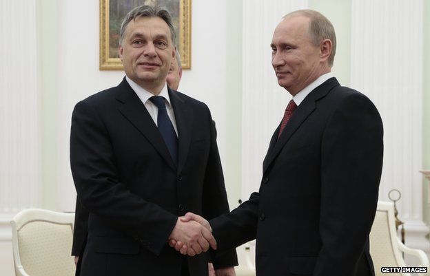 Viktor Orban (L) meets Russia's Vladimir Putin at the Kremlin (31 Jan 2013)