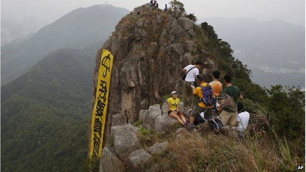 protest banner on Lion Rock, Hong Kong (23 Oct 2014)