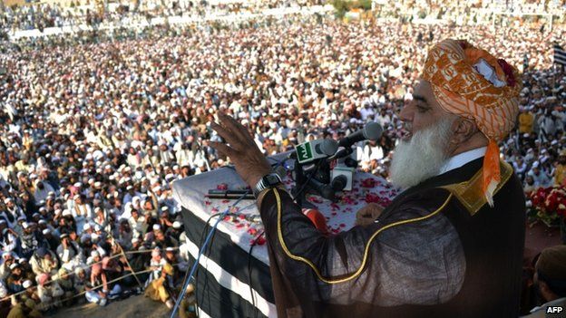 Pakistani head of the Jamiat Ulema-e-Islam Fazl (JUI-F) party Maulana Fazlur Rehman addresses supporters during a public meeting in Quetta on October 23, 2014