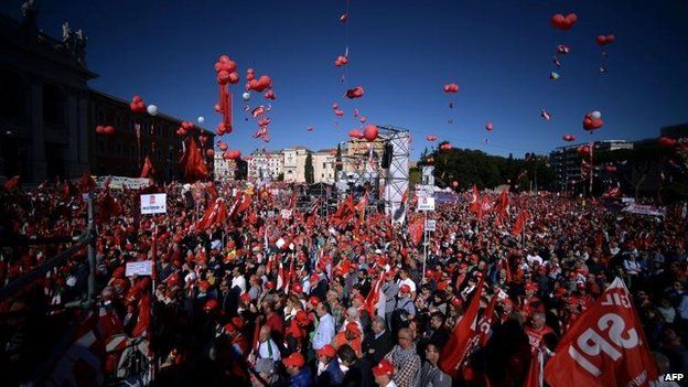 Protesters pack Rome's San Giovanni square, 25 Oct