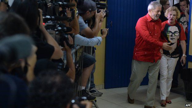 Brazilian former president Luiz Inacio Lula da Silva (R) leaves after voting in the presidential run-off in election in Sao Bernardo do Campo, 25 km south of Sao Paulo, Brazil on 26 October, 2014
