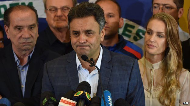Aecio Neves delivers a news conference next to his wife Leticia Weber (R) in Belo Horizonte, state of Minas Gerais, Brazil, on October 26, 2014
