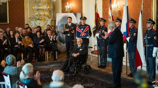 Sir Nicholas Winton honoured in Prague