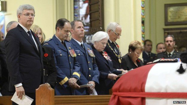 Премьер-министр Канады Стивен Харпер появился в Гамильтоне, Онтарио, 28 октября 2014 г.