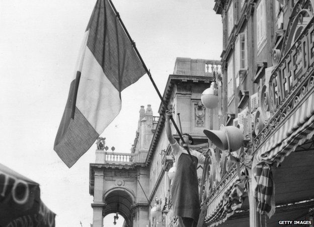 Italian flag hoisted in 1954
