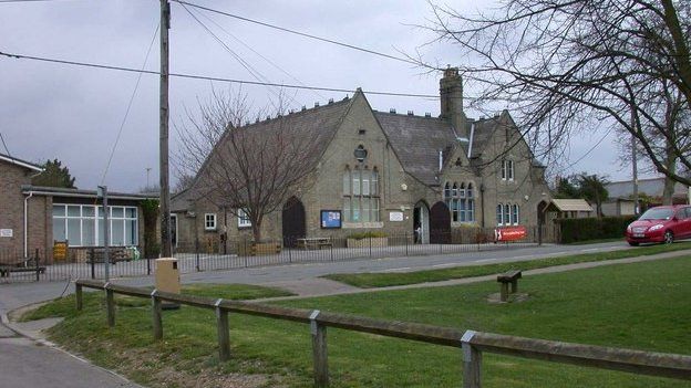 Fowlmere Primary teacher quits after taping pupil's mouth shut - BBC News