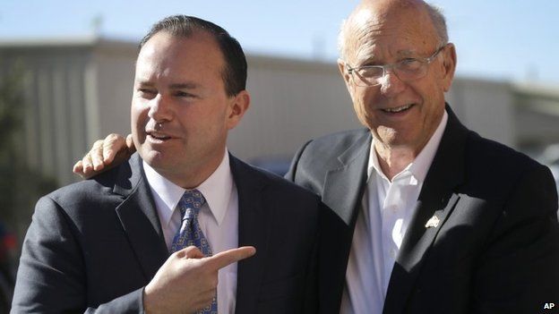 Sen. Mike Lee, R-Utah, left, points to Sen. Pat Roberts, R-Kan., during a campaign stop in Leavenworth, Kan., 30 October 2014