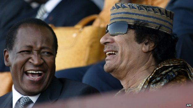 File photo: Burkinabe President Blaise Compaore (left) and Libyan head of state Muammar Gaddafi in Dakar, 3 April 2007