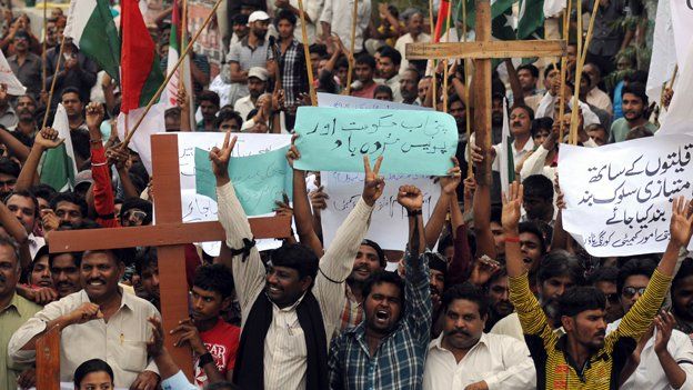 Pakistani Christians shout slogans during a protest against the attack on the homes of members of the Christian community