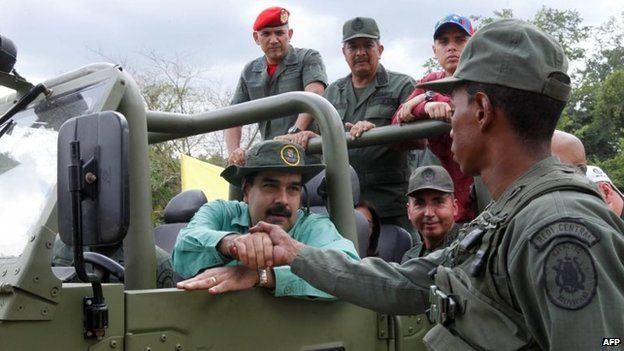 Venezuelan President Nicolas Maduro (left) visiting military installations in Caracas on 30 October, 2014