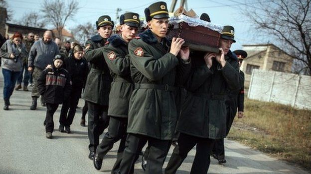 Ukrainian soldiers carry a coffin near Kiev (31 Oct)