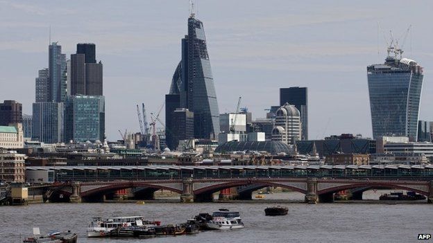 Bolt part falls off Cheesegrater skyscraper in the City of London - BBC ...