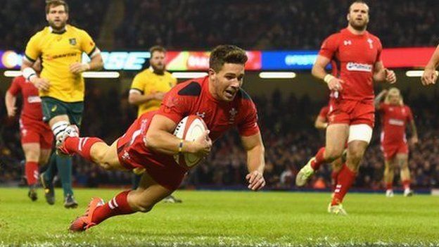 Rhys Webb cais