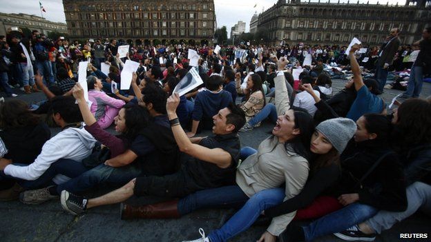 Protests in Mexico City's main square 8 November 2014