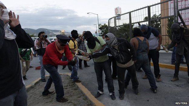 Protesters with a petrol bomb in Chilpancingo. 8 Nov 2014