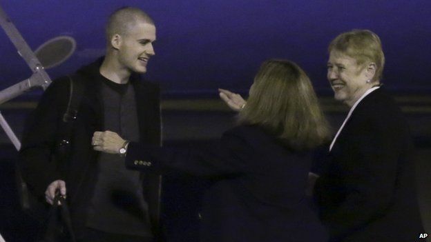 Matthew Miller is greeted after arriving home in the US (8 November 2014)