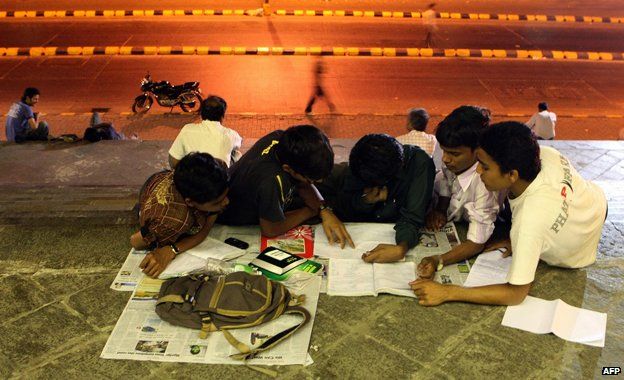 Refusing to cheat, many students work late into the night to pass university entrance exams