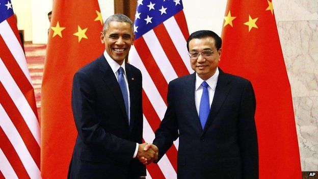 US President Barack Obama and Chinese Premier Li Keqiang shake hands on 12 November, 2014.