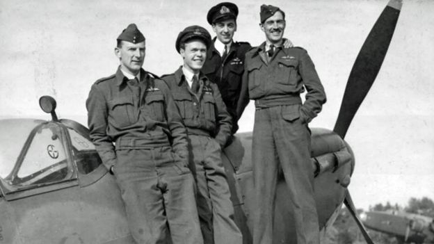 Airmen in group photo, 1944