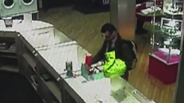 London Pickpocket Victim Put In Trance Bbc News