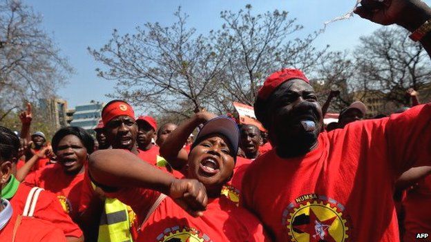 Numsa members striking in Johannesburg over wages - September 2013