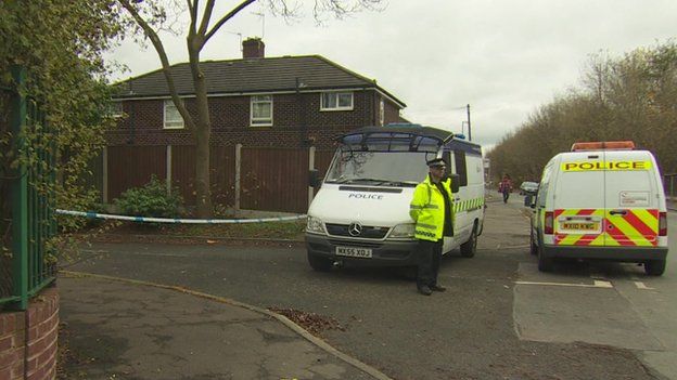 Gorton street murder victim was rapper 'Deezy' - BBC News