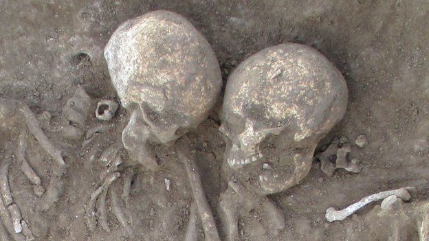Anglo-Saxon skeletons in double grave
