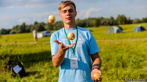 Man juggling onions