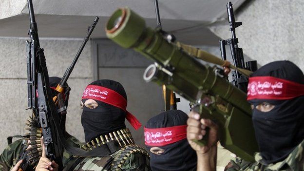 Militants from the Popular Front for the Liberation of Palestine (PFLP) take part in a parade in Gaza City (2 September 2014)