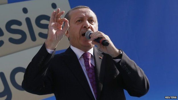 Turkey's President Recep Tayyip Erdogan makes a speech during the opening ceremony of a school in Ankara (18 November 2014)