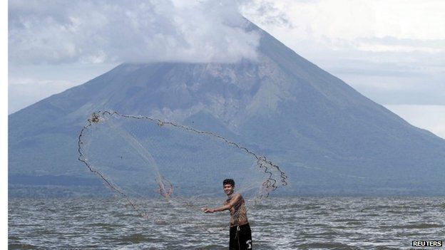 A fisherman casts his net at Lake Nicaragua or Cocibolca, 20/09/2014