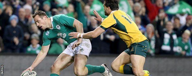 Tommy Bowe touches down for Ireland's second try