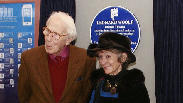 Leonard Woolf plaque unveiled in Frome
