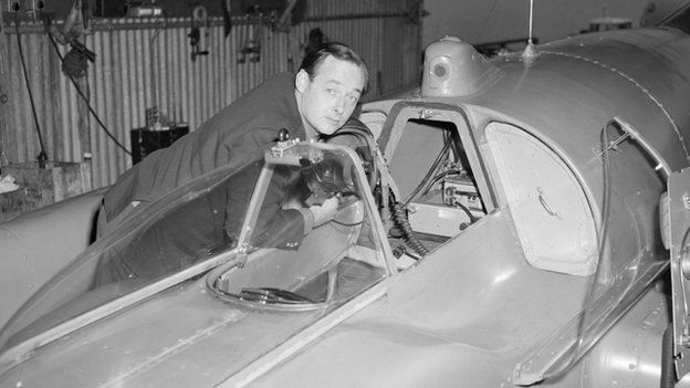 Donald Campbell with the Bluebird K7