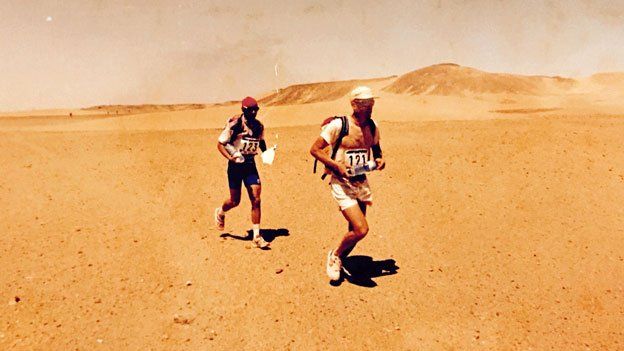 Mauro Prosperi and a fellow runner in the 1994 Marathon des Sables