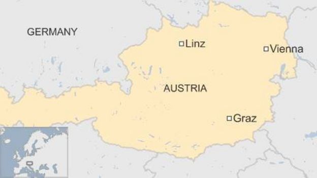 Austria arrests 13 suspected jihadi recruiters for Syria - BBC News