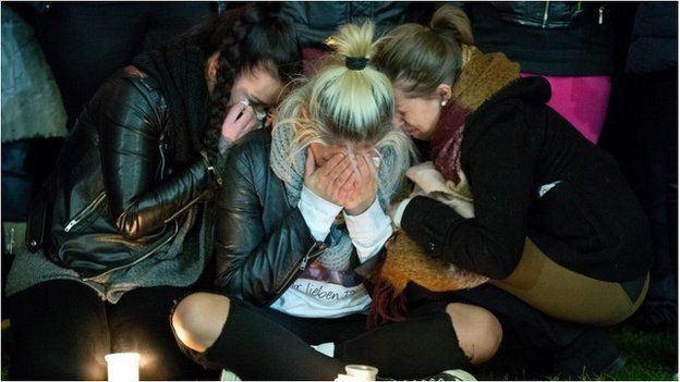 Young women weep at a vigil for Tugce Albayrak in Offenbach, 28 November