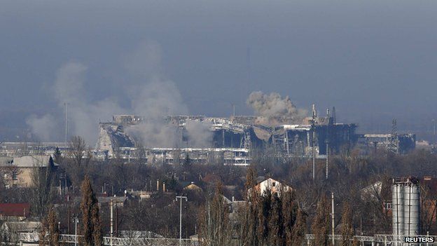 Donetsk airport under fire - file pic