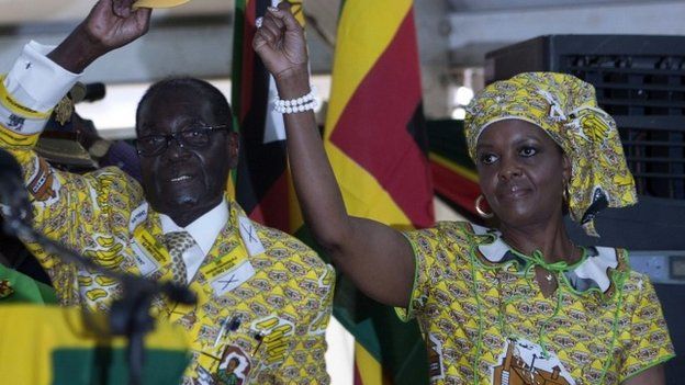 Zimbabwean President and Zanu PF leader Robert Mugabe (L) and his wife Grace greets delegates during the official opening of the 6th Peoples Congress of Zanu-PF in Harare, 4 December 2014