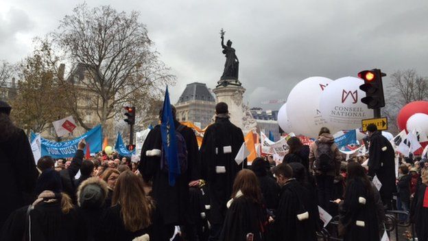 France Economy: Valls Announces Reforms Amid Protests - BBC News