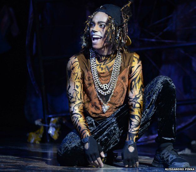 Antoine Murray-Straughan (Rum Tum Tugger) at the London Palladium